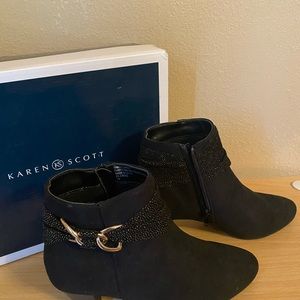 Karen Scott Casee Black booties 7M EUC with box